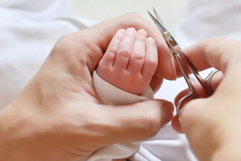 Consejos para cortar las uñas del bebé