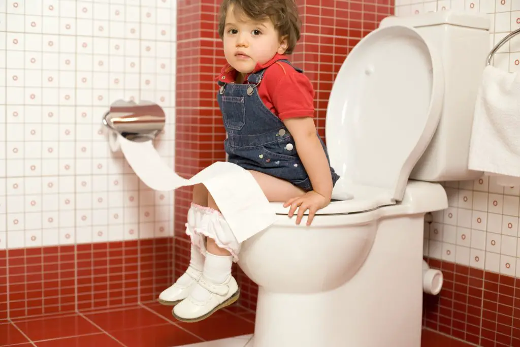 Pasos para lograr que tu niño vaya al baño