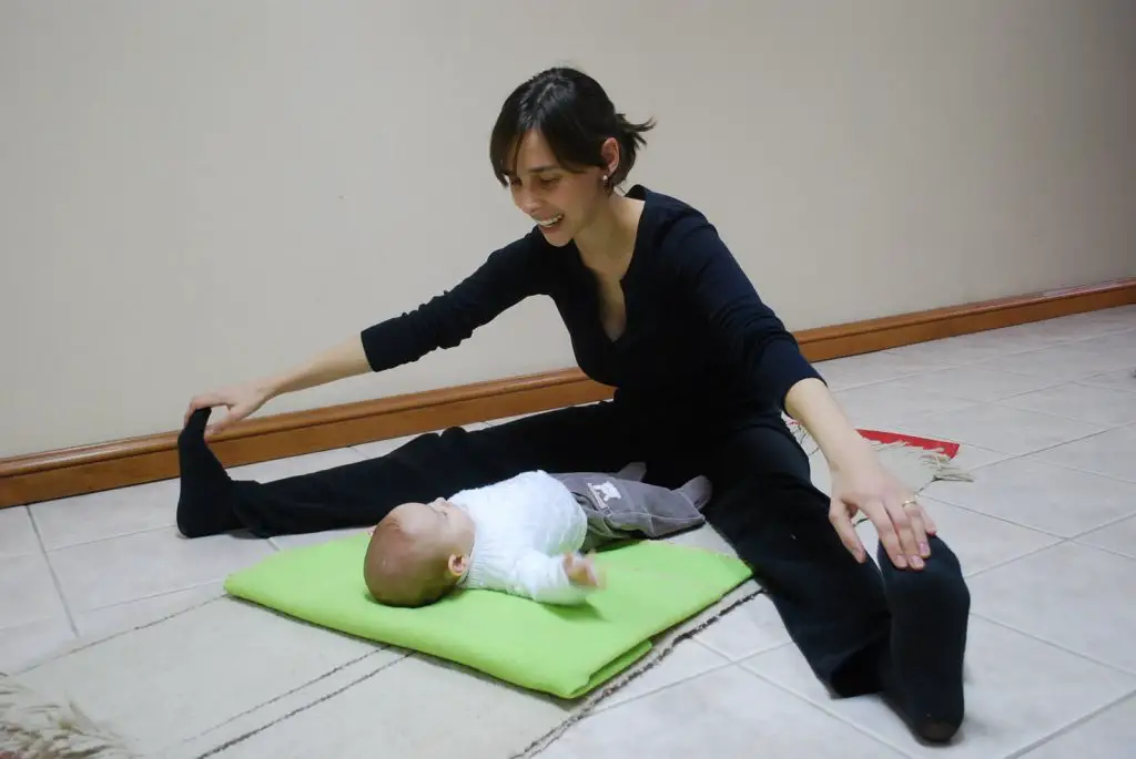Las maravillas de practicar yoga en el post-parto