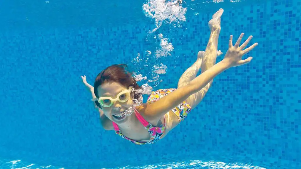 razones por las que los niños deben practicar natación