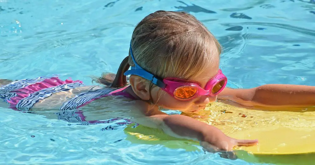 razones por las que los niños deben practicar natación