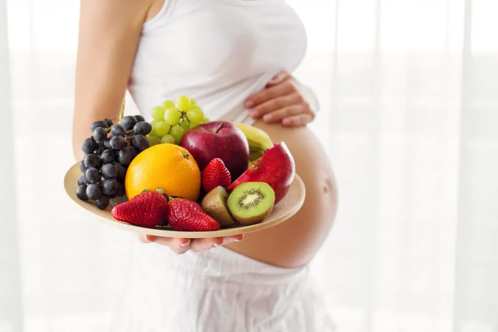 Comer frutas y verduras beneficia el embarazo