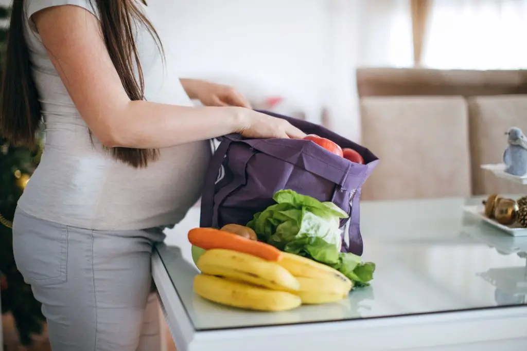 Comer frutas y verduras beneficia el embarazo