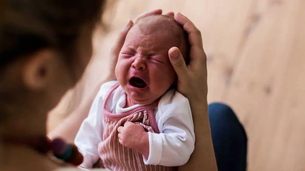 Debes dejar llorar o no al bebé