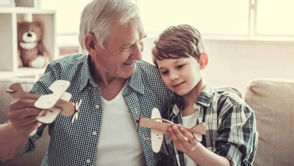 cosas por la que los abuelos son esenciales para los niños