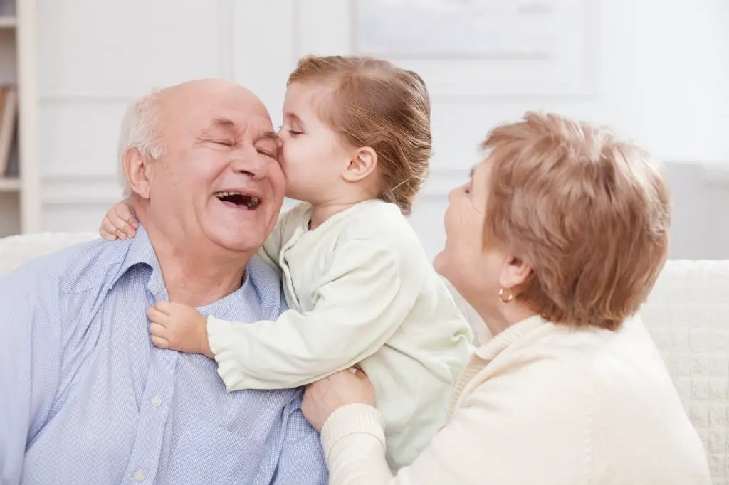 cosas por la que los abuelos son esenciales para los niños