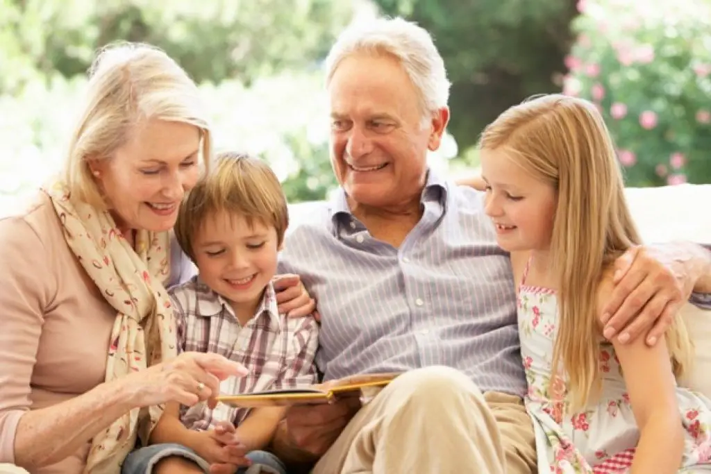 cosas por la que los abuelos son esenciales para los niños