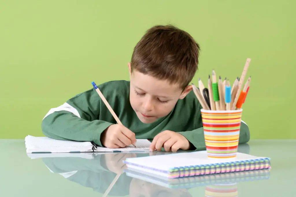consejos para que tu niño haga su tarea sin estrés 