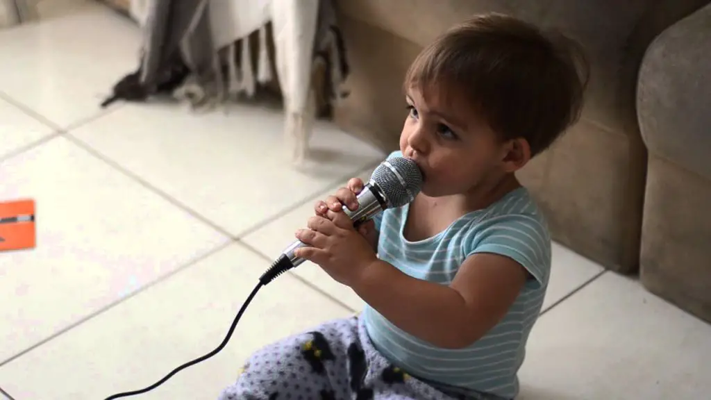 Descubre por qué es importante estimular el canto en tu niño