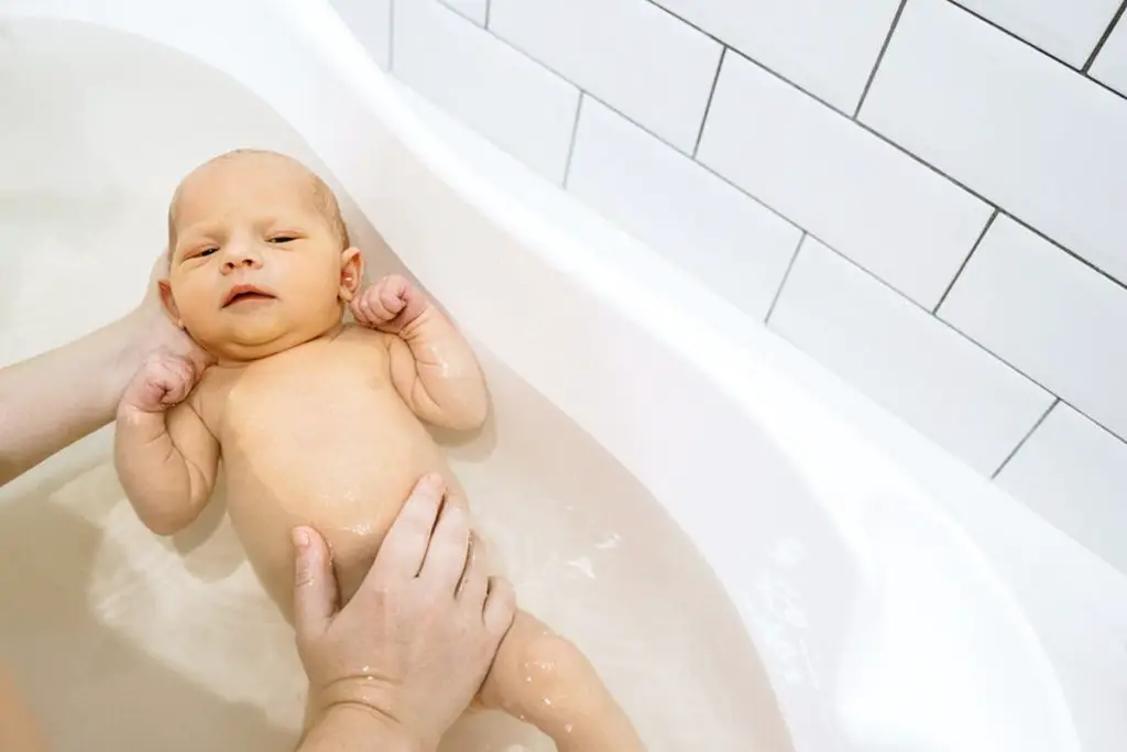 Exceso de higiene puede traer problemas para los bebés 
