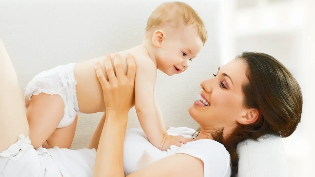 Hablarle a tu bebé de forma infantil estimula su lenguaje