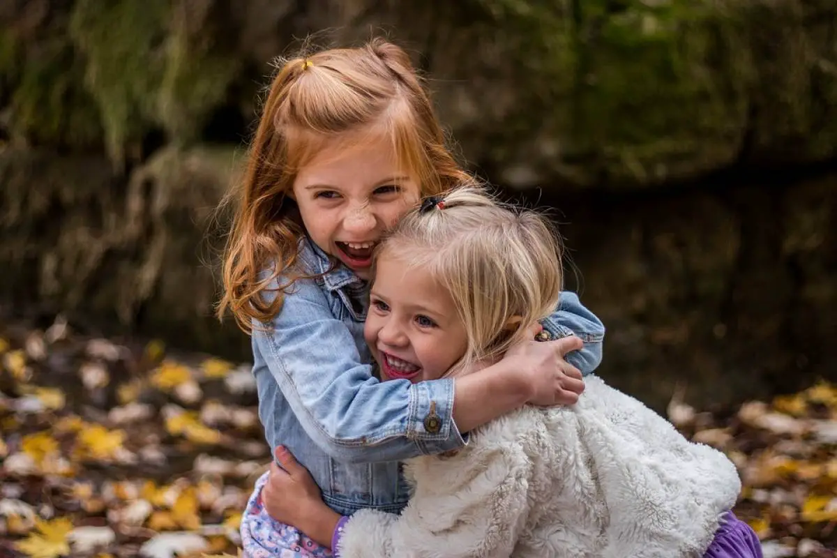 claves para criar niños más felices