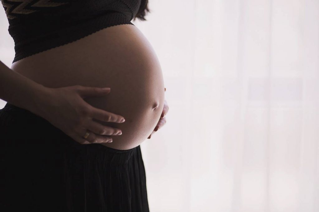 Embarazo 6 factores que pueden generarte contracciones 