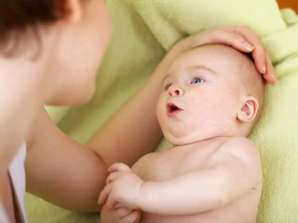 señales de que tu bebe te ama señales de que tu bebe te ama