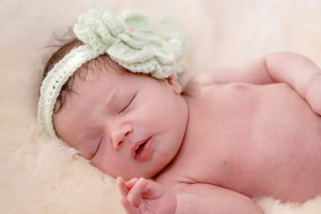 Cuidados del bebe recién nacido Bebe recien nacido durmiendo