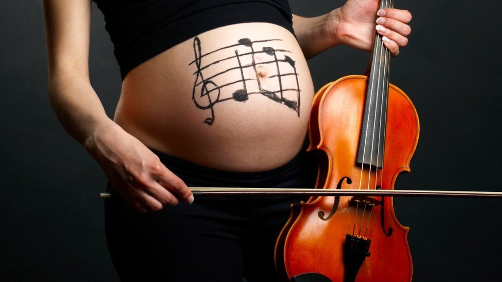 Disfruta los beneficios de la música para embarazadas 