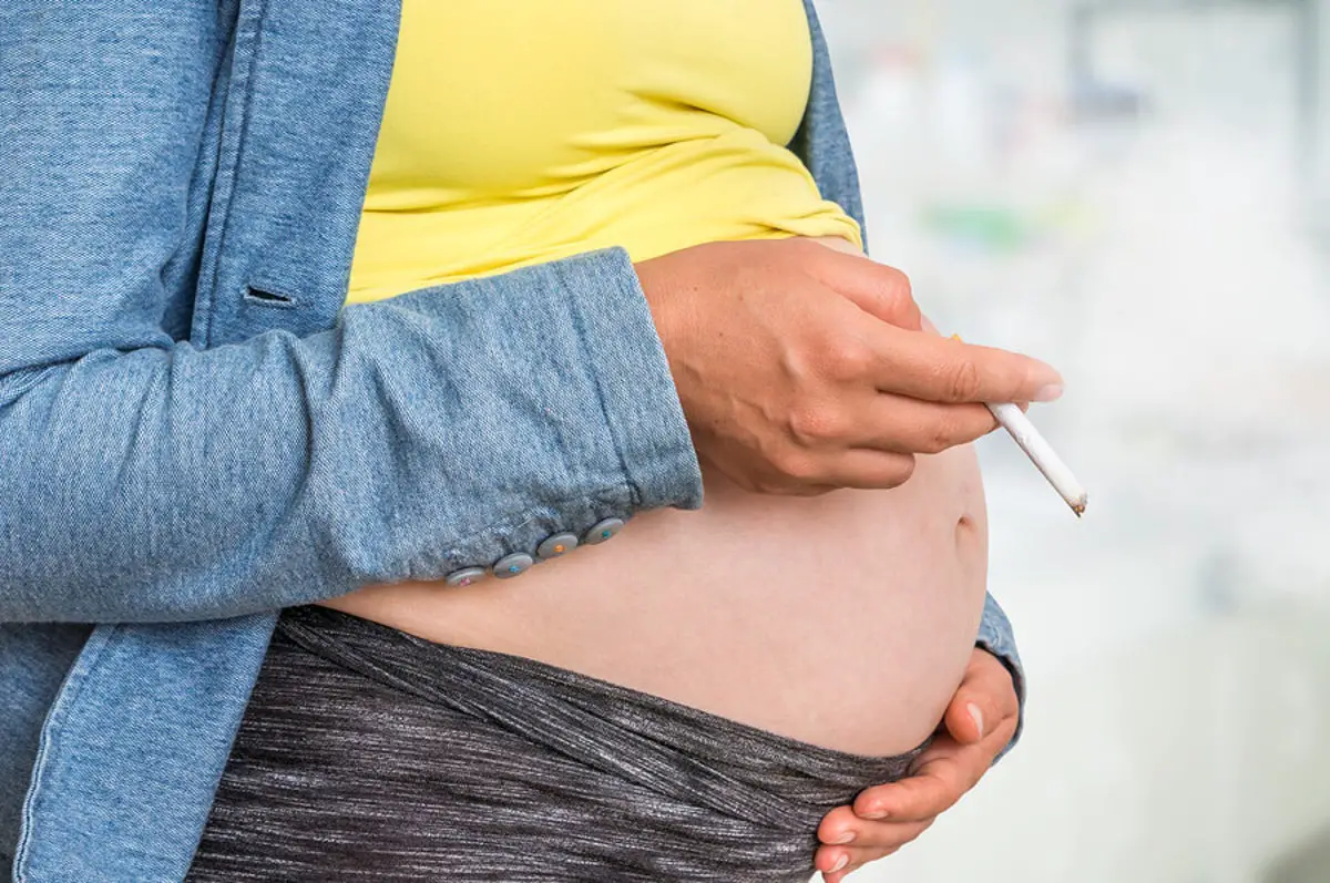 Fumar durante el embarazo afectaría la fertilidad de tus nietas