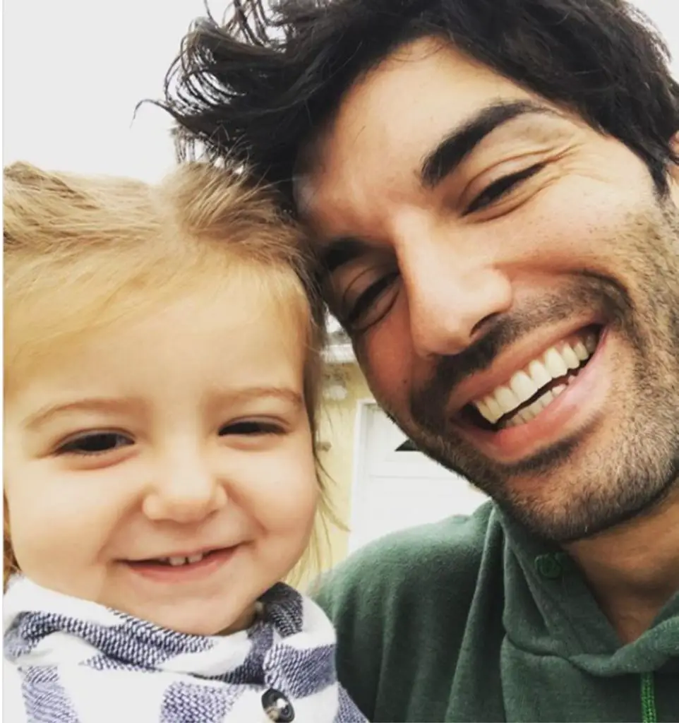 Actor Justin Baldoni y su hija Actor Justin Baldoni y su hija
