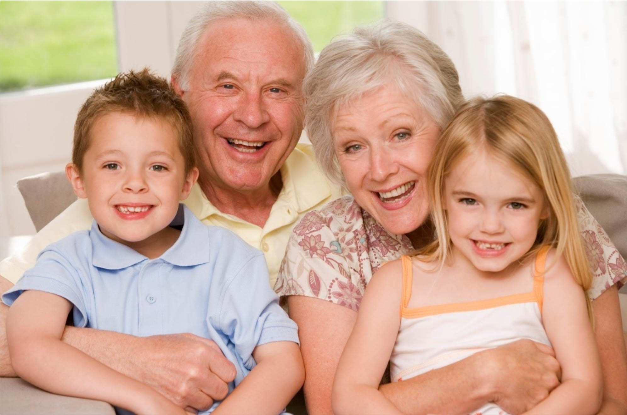 Los niños que crecen con sus abuelos son más felices!