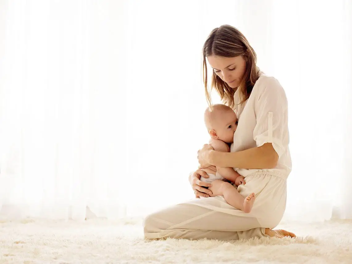 Mitos sobre amamantar que deberías olvidar para alimentar bien a tu bebé