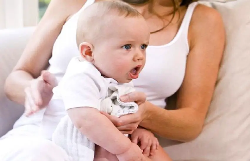 reflujos en bebes bebe con reflujo