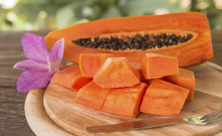 El tamaño del bebé en el embarazo en esta semana es de una papaya El tamaño del bebé en el embarazo en esta semana es de una papaya