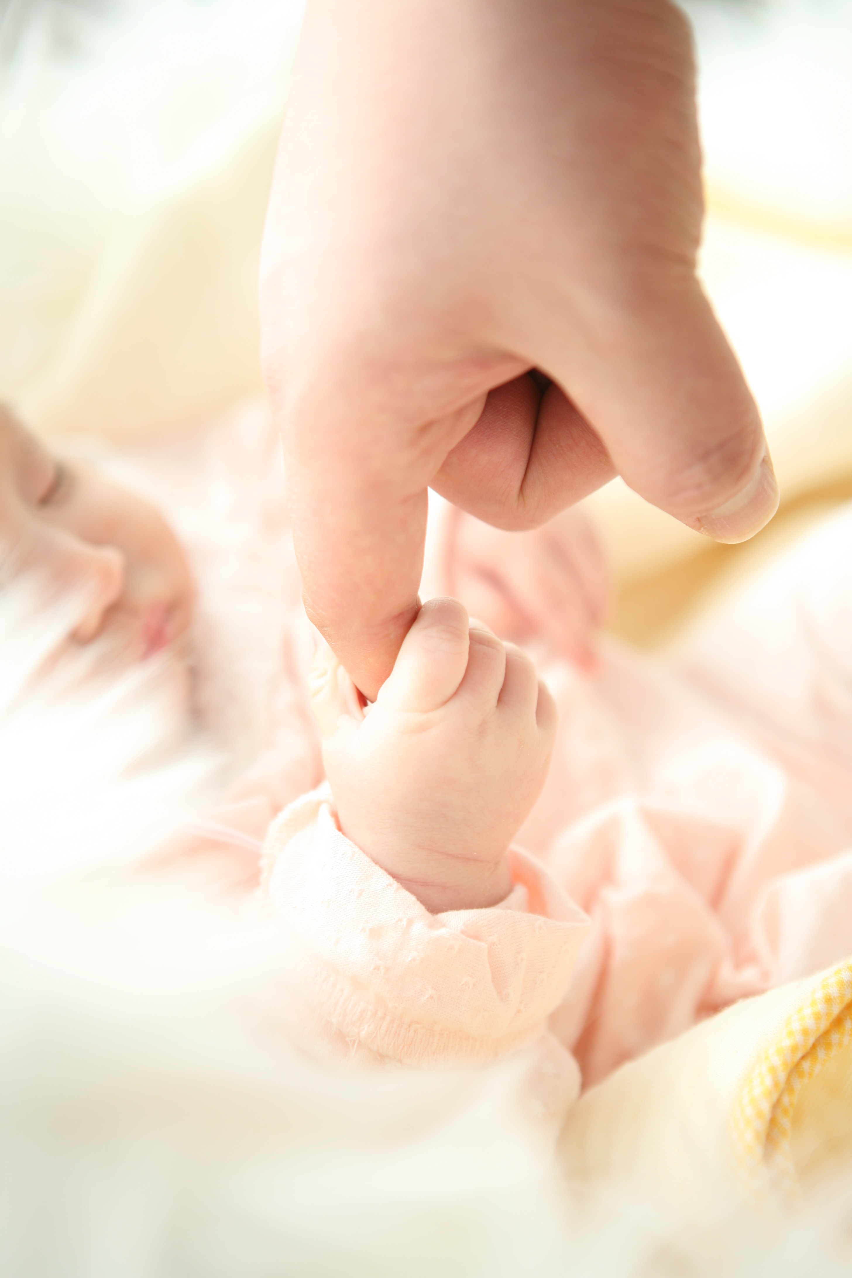 Ejercicios de motricidad fina en bebes de 0 a 4 meses