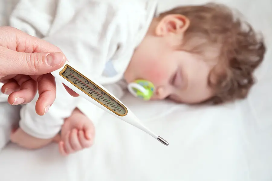 tos en bebés bebe durmiendo con resfriado