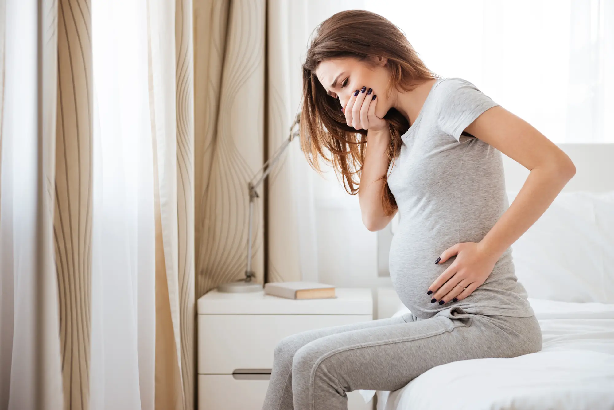 colicos en el embarazo mujer embarazada con colicos
