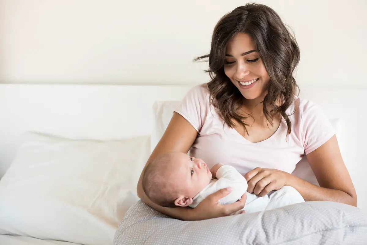 dieta para la lactancias mama con bebe en brazos dieta para la lactancias mama con bebe en brazos