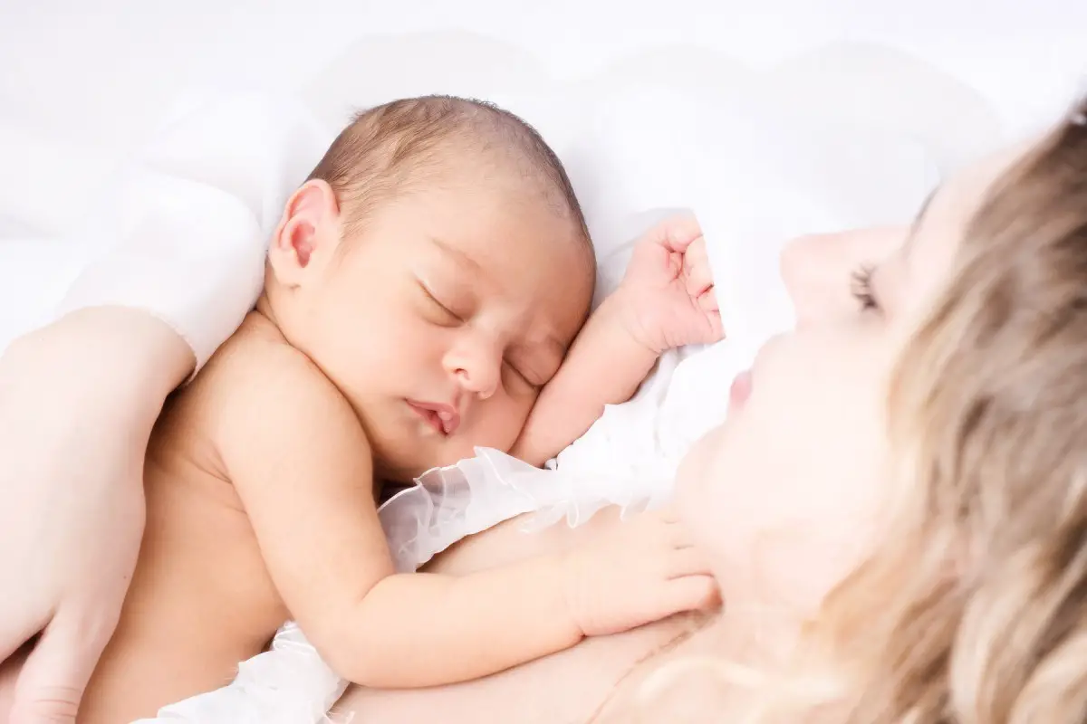 bebe durmiendo mama y bebe durmiendo