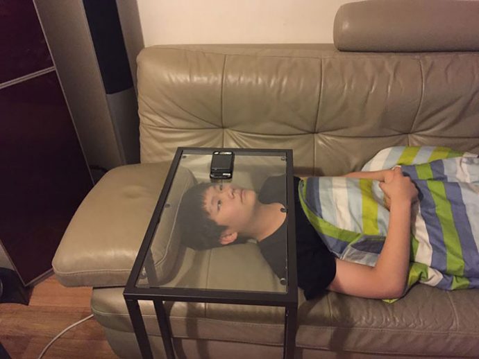 niño invento para ver el teléfono niño invento para ver el teléfono