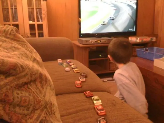 niño viendo tv niño viendo tv