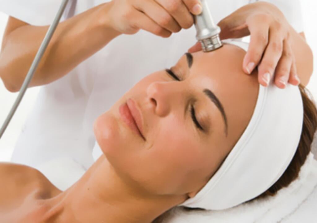 tratamiento de belleza centro estético mujer de 40 años mujer de 40 años en tratamiento de belleza