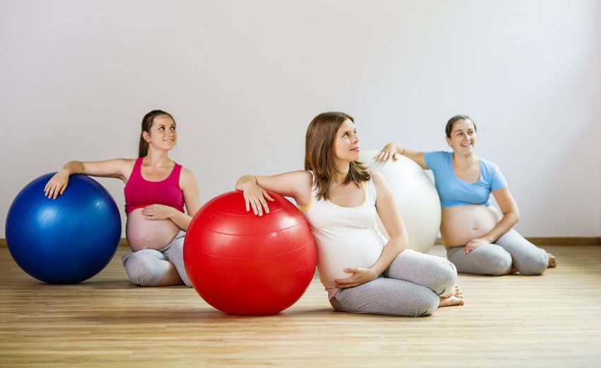mujeres embarazadas en curso preparto
