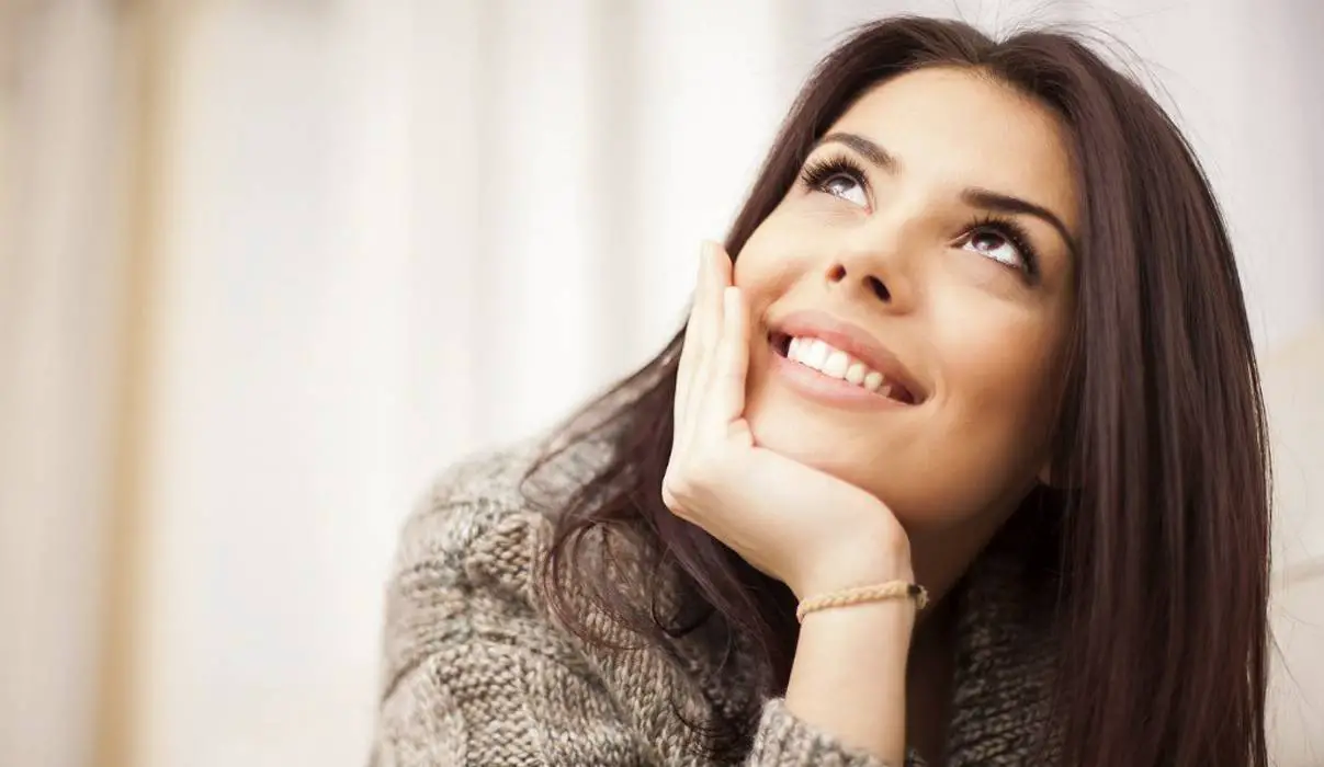 curiosidades de la mujer mujer bonita pensando