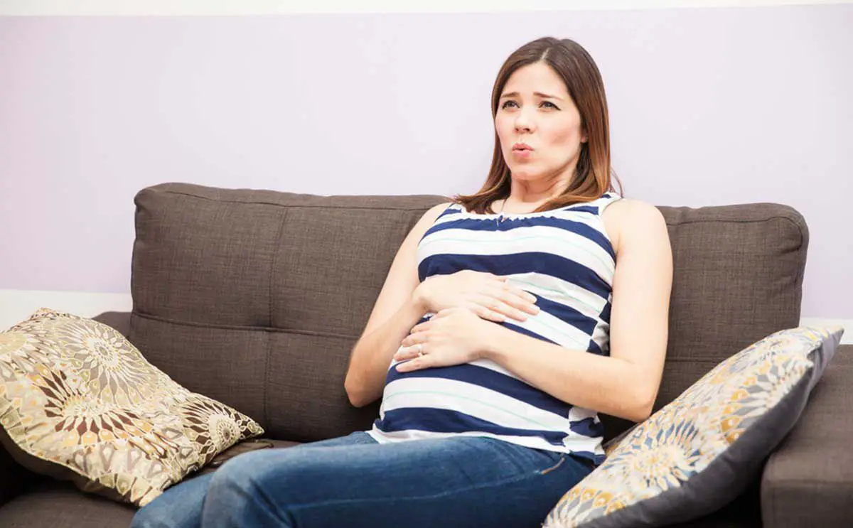 mujer embarazada con contracciones