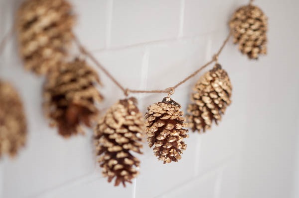 manualidades para navidad guirnalda de piñas manualidades para navidad guirnalda de piñas