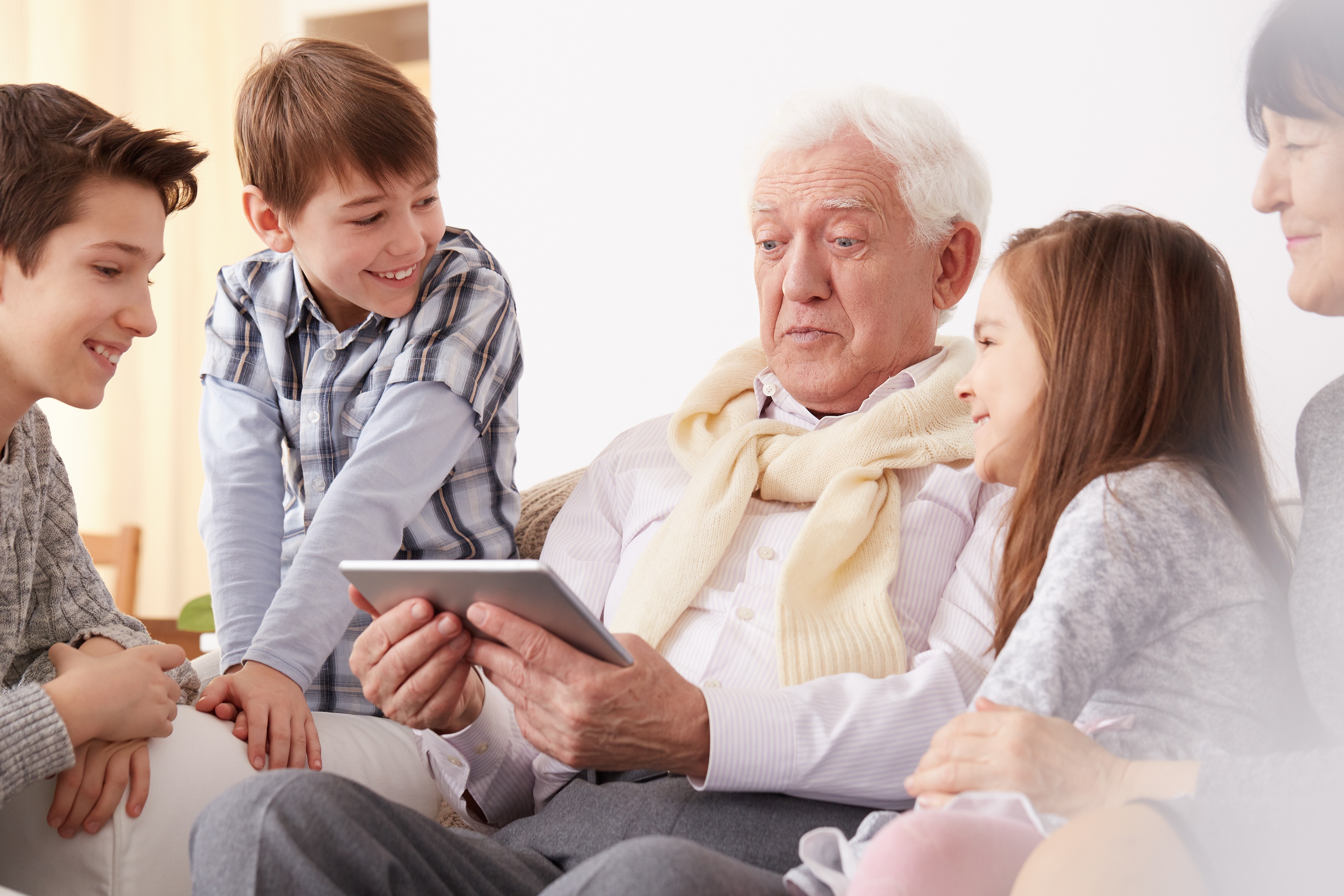 Familia extensa con abuelos Familia extensa con abuelos