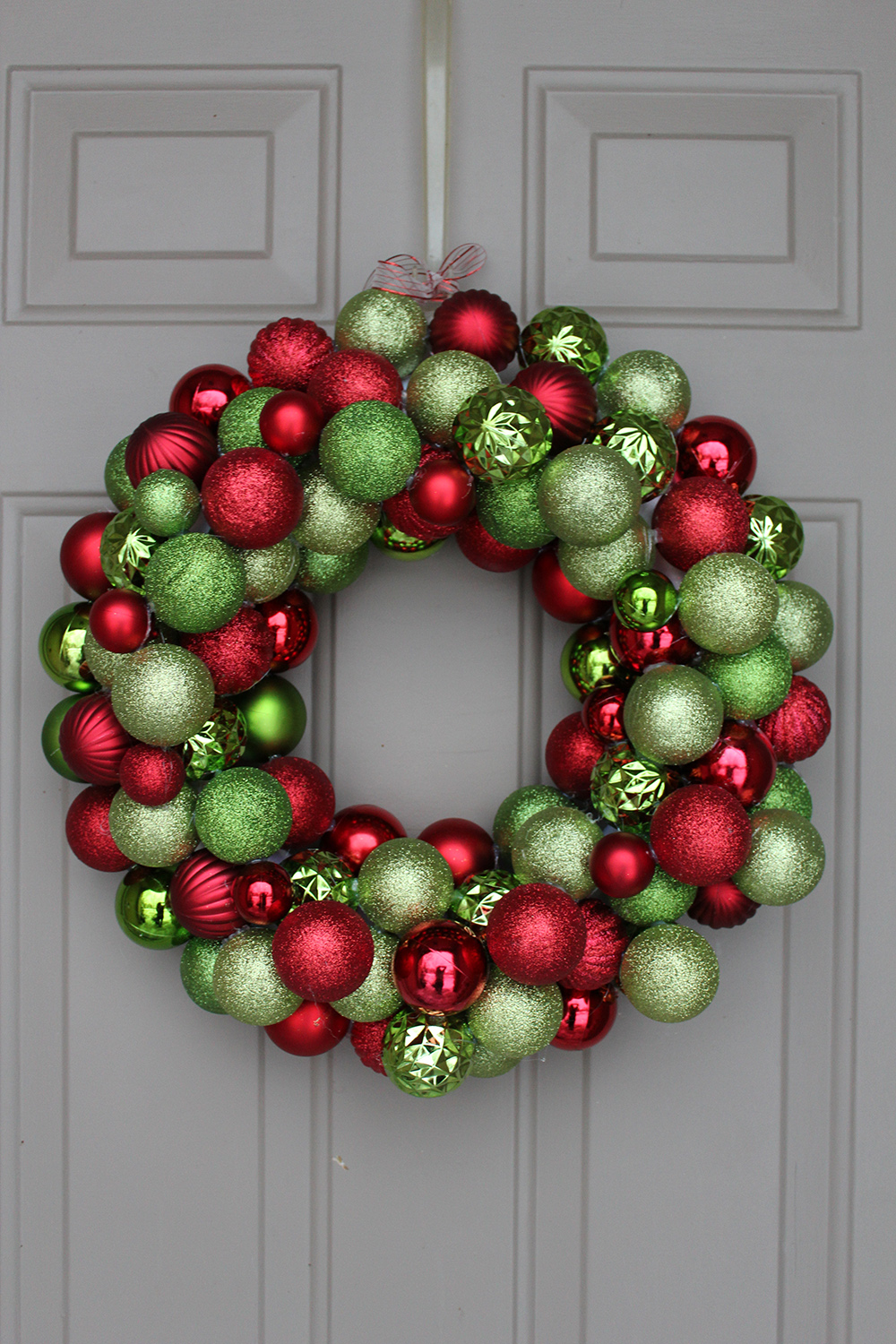 corona con bolas decoraciones navideñas para puertas corona con bolas decoraciones navideñas para puertas