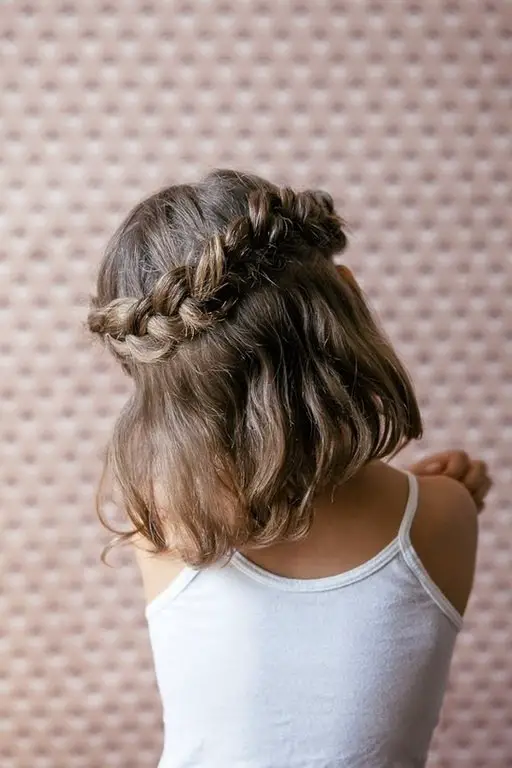 Peinados para niñas con pelo corto con trenza
