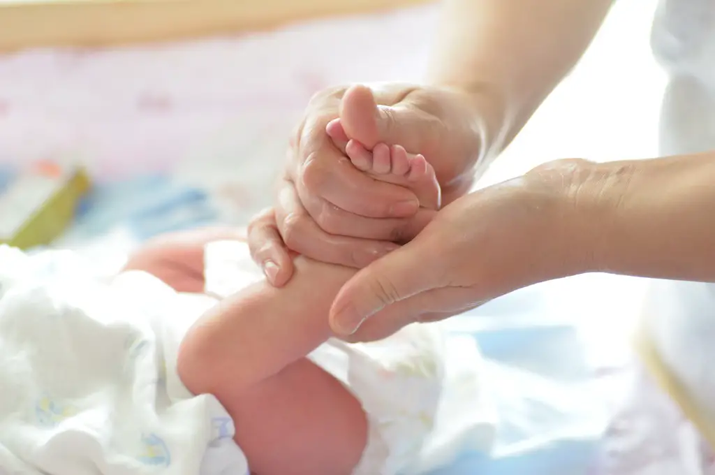 Que son los reflejos del bebe Exploracion de lo reflejos en bebes