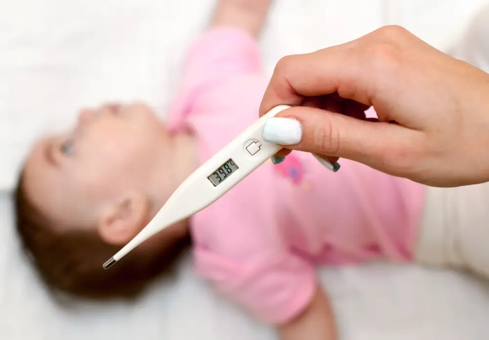cómo bajar la fiebre a un bebé cómo bajar la fiebre a un bebé