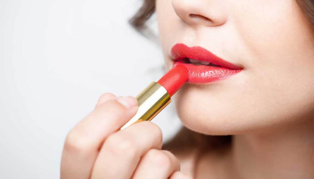 como maquillarse los labios con labial como maquillarse los labios con labial