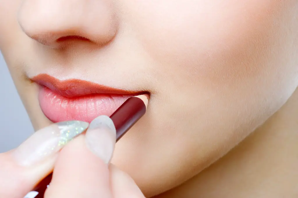 como maquillarse los labios finos como maquillarse los labios finos