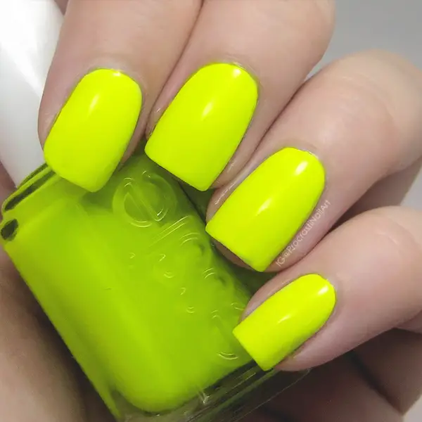 esmalte de unas color neon