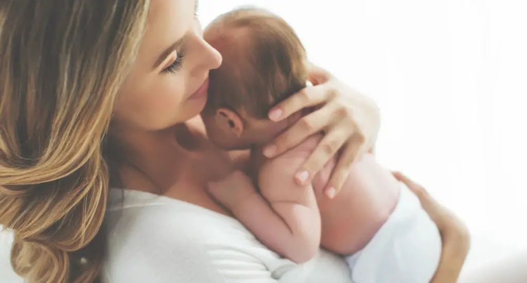 gases en los bebes mama en brazos gases en los bebes mama en brazos
