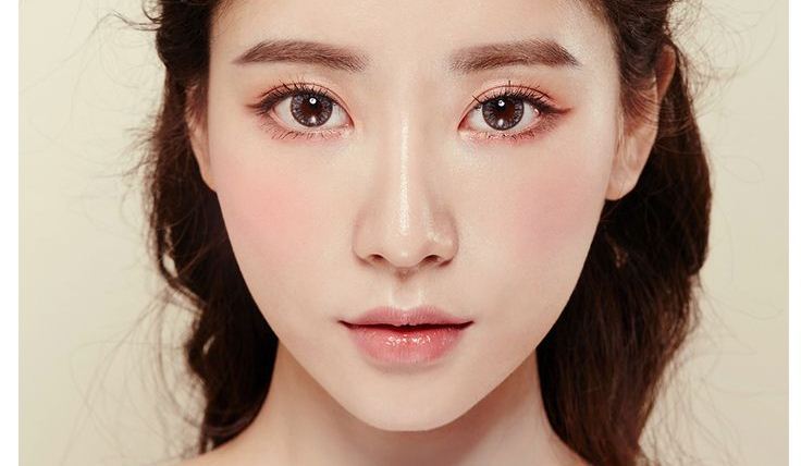Maquillaje Coreano de ojos y cejas