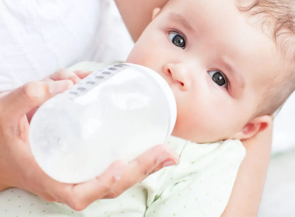 leche de formula edad del bebé