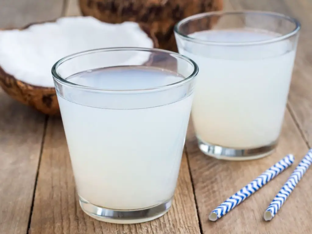 remedios caseros para la gastritis agua de coco